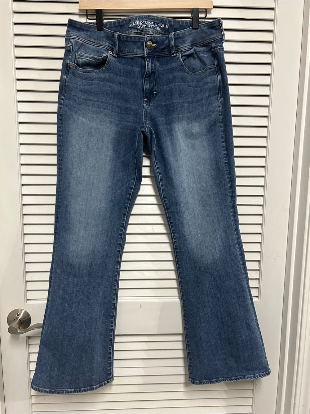 American Eagle Outfitters Women's Kickboot Jeans-Medium Blue Wash